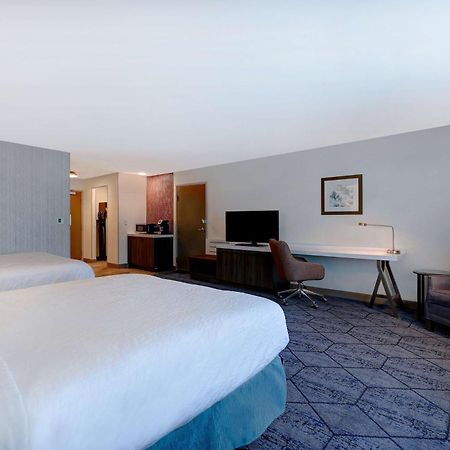 Hilton Garden Inn Cedar Rapids Kültér fotó