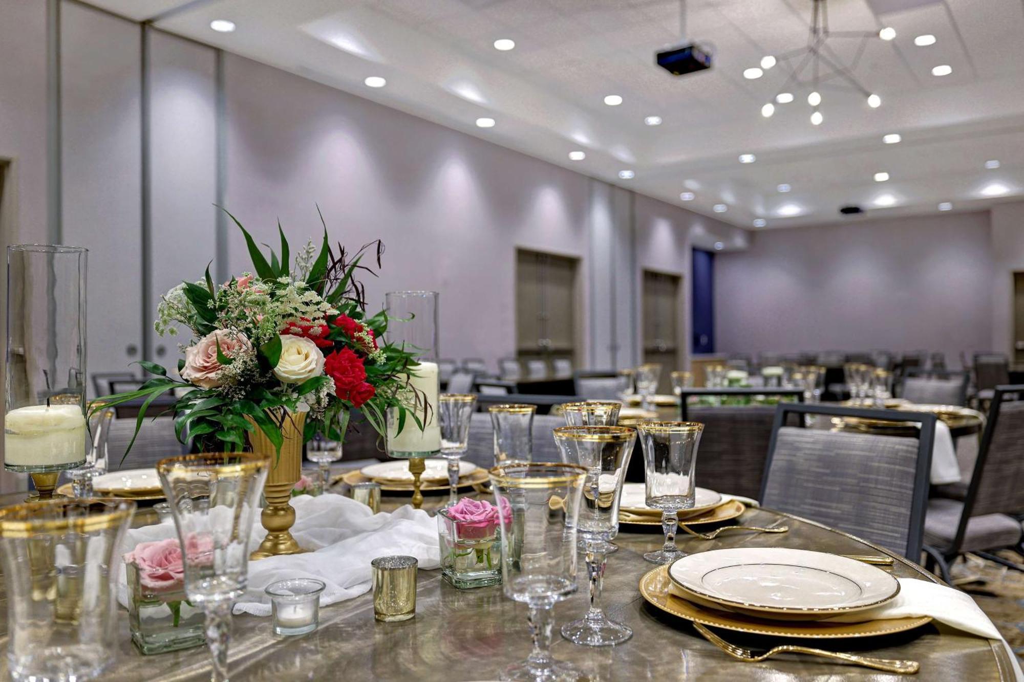 Hilton Garden Inn Cedar Rapids Kültér fotó
