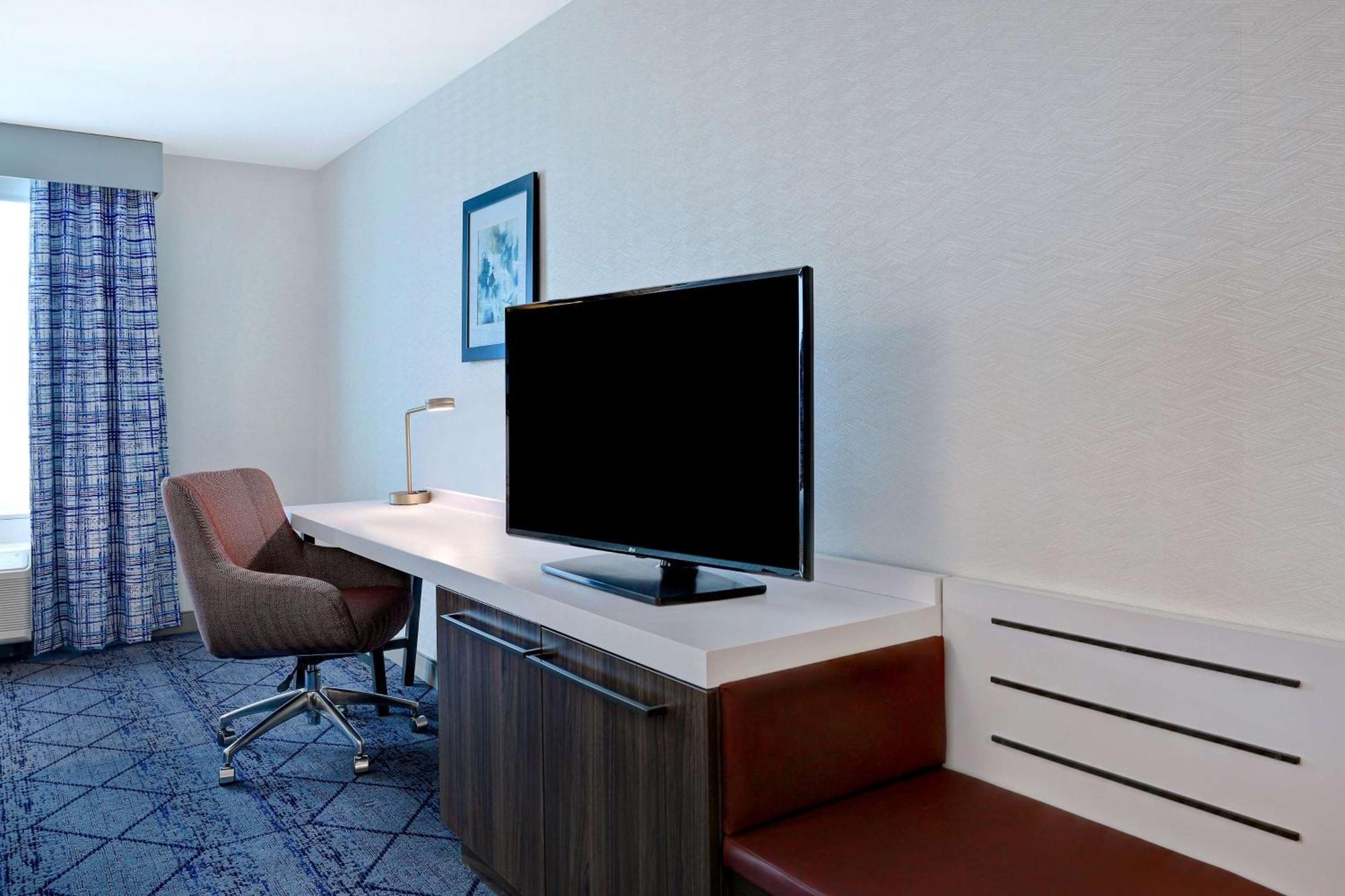 Hilton Garden Inn Cedar Rapids Kültér fotó