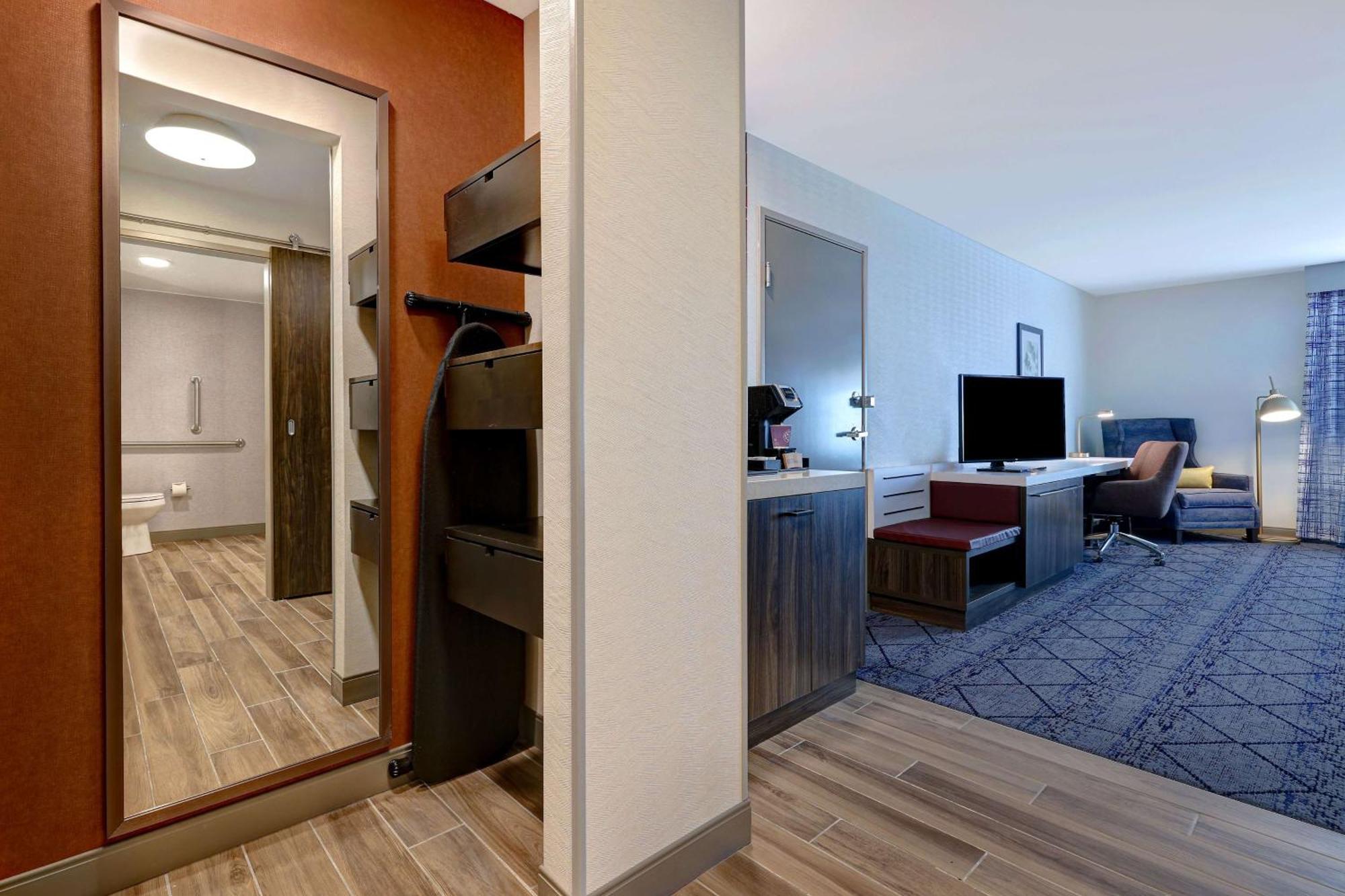 Hilton Garden Inn Cedar Rapids Kültér fotó