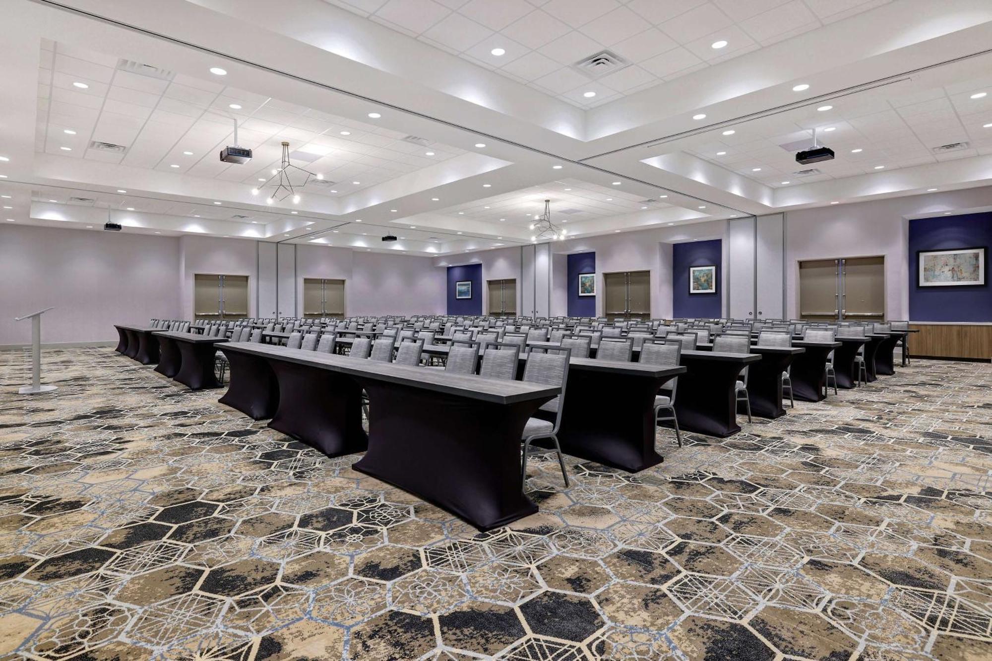 Hilton Garden Inn Cedar Rapids Kültér fotó