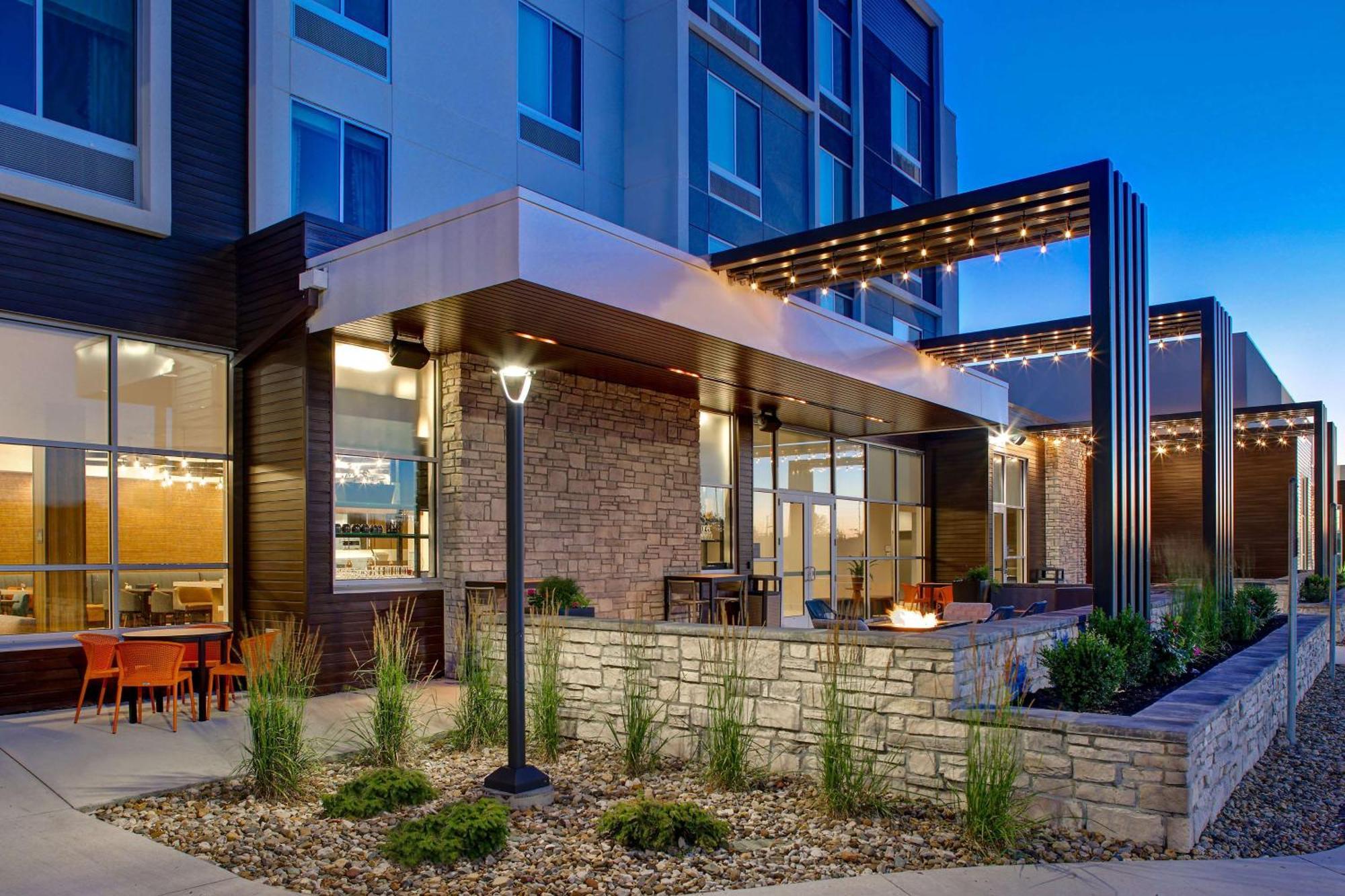 Hilton Garden Inn Cedar Rapids Kültér fotó