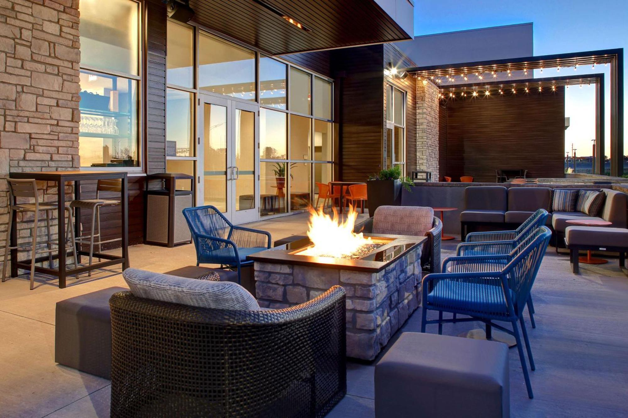 Hilton Garden Inn Cedar Rapids Kültér fotó