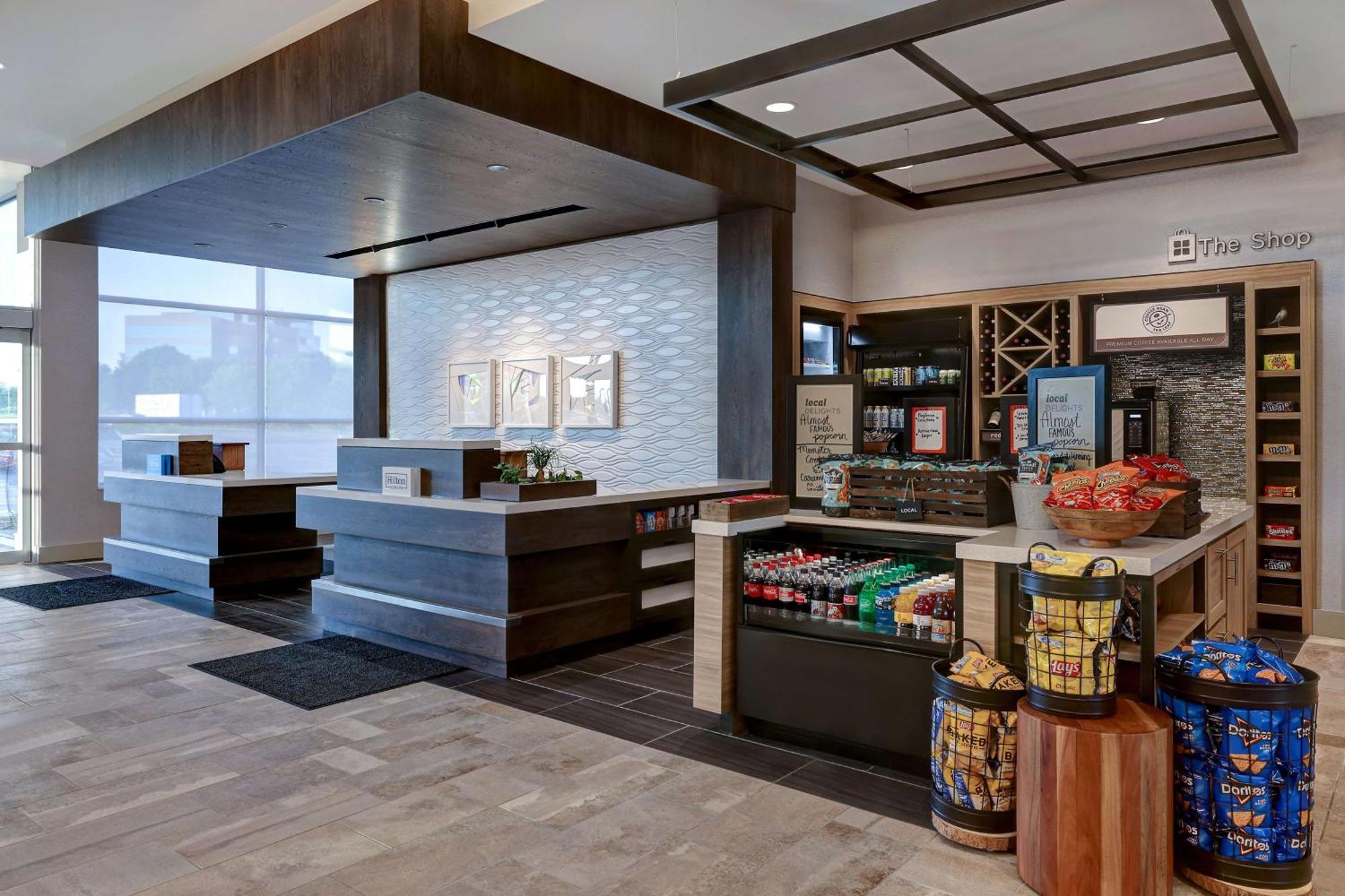 Hilton Garden Inn Cedar Rapids Kültér fotó